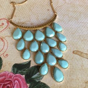 Light aqua necklace